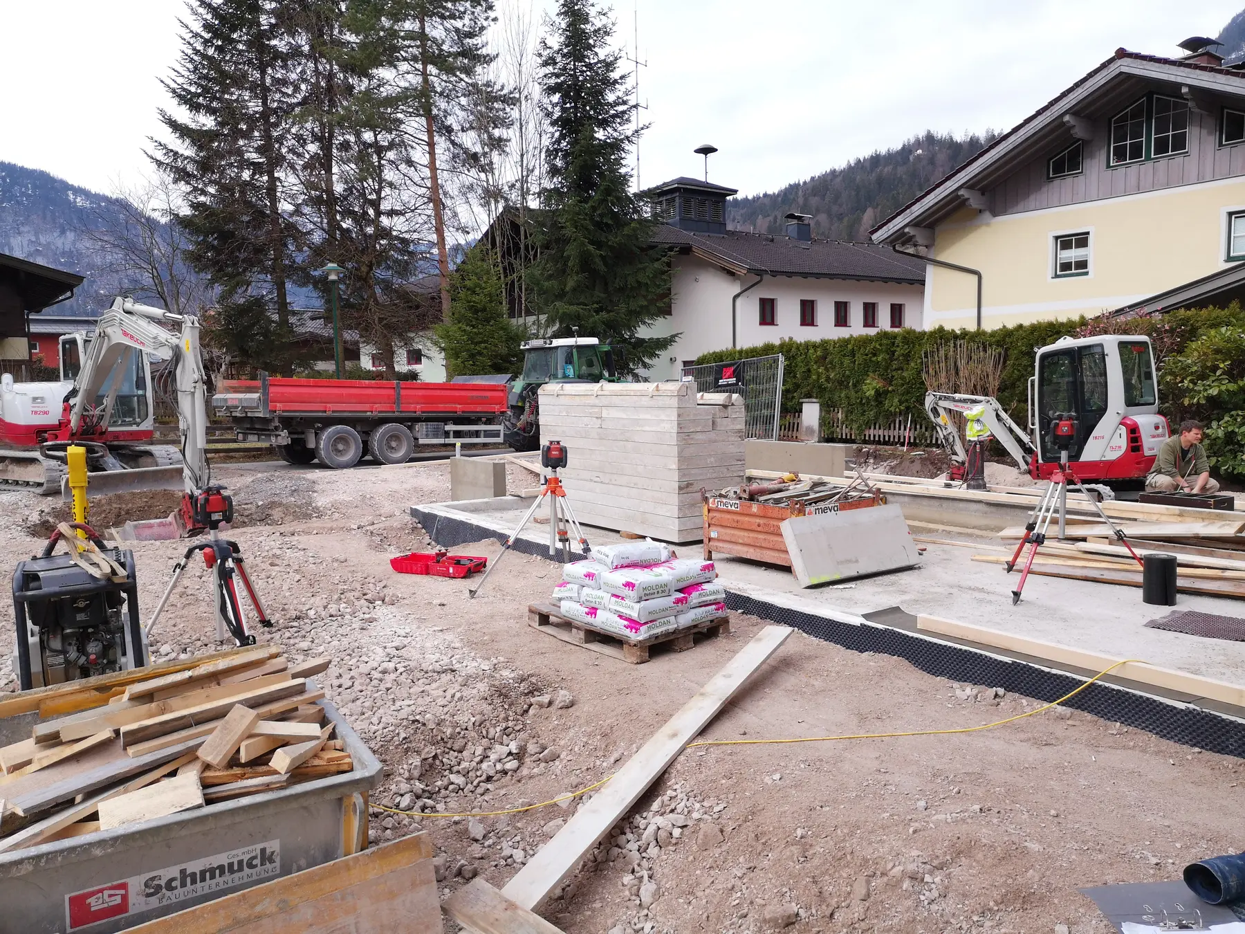 <div class="fw-semibold mb-1">Baustellenbilder 2019</div>