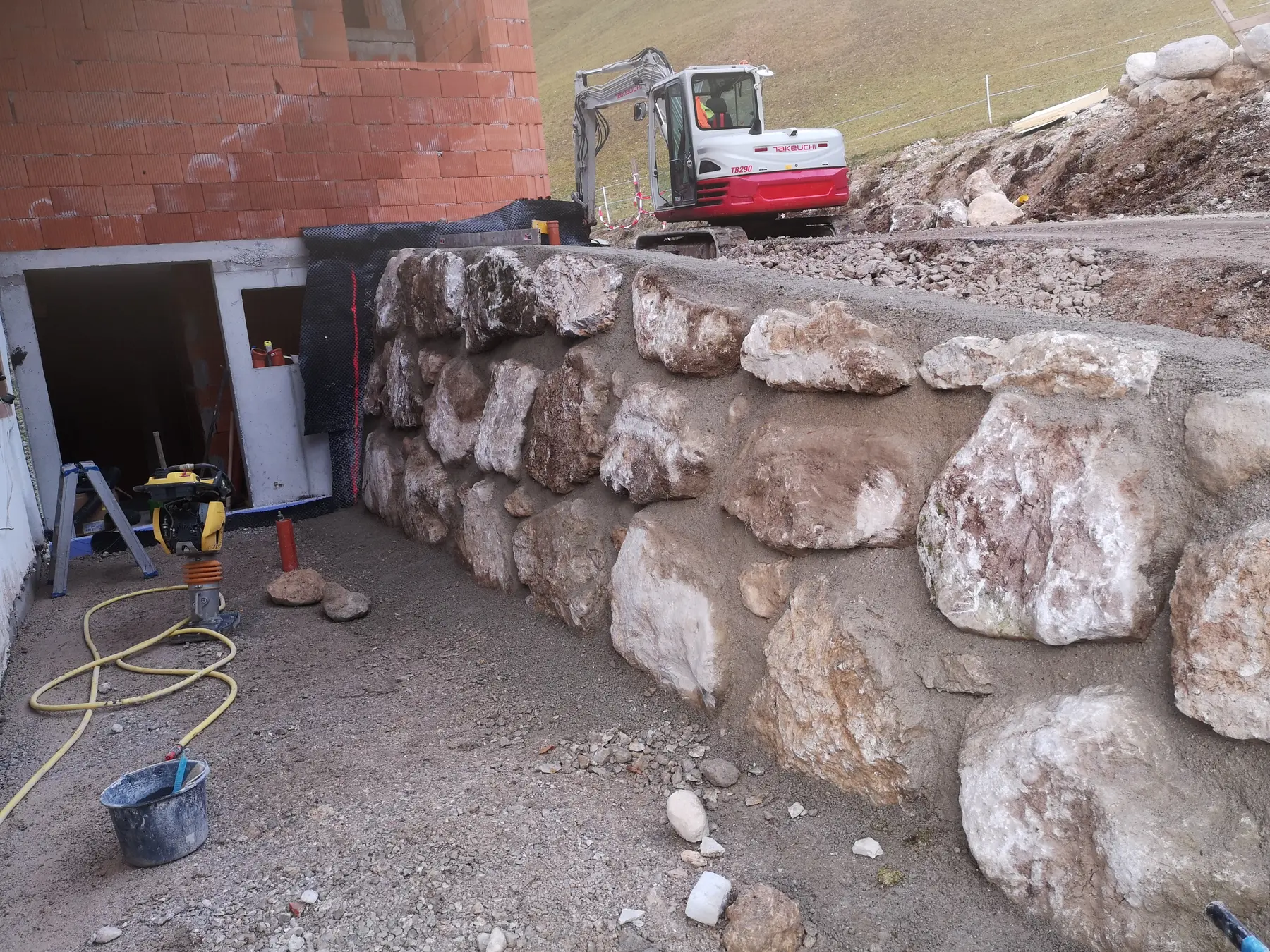 <div class="fw-semibold mb-1">Baustellenbilder 2019</div>