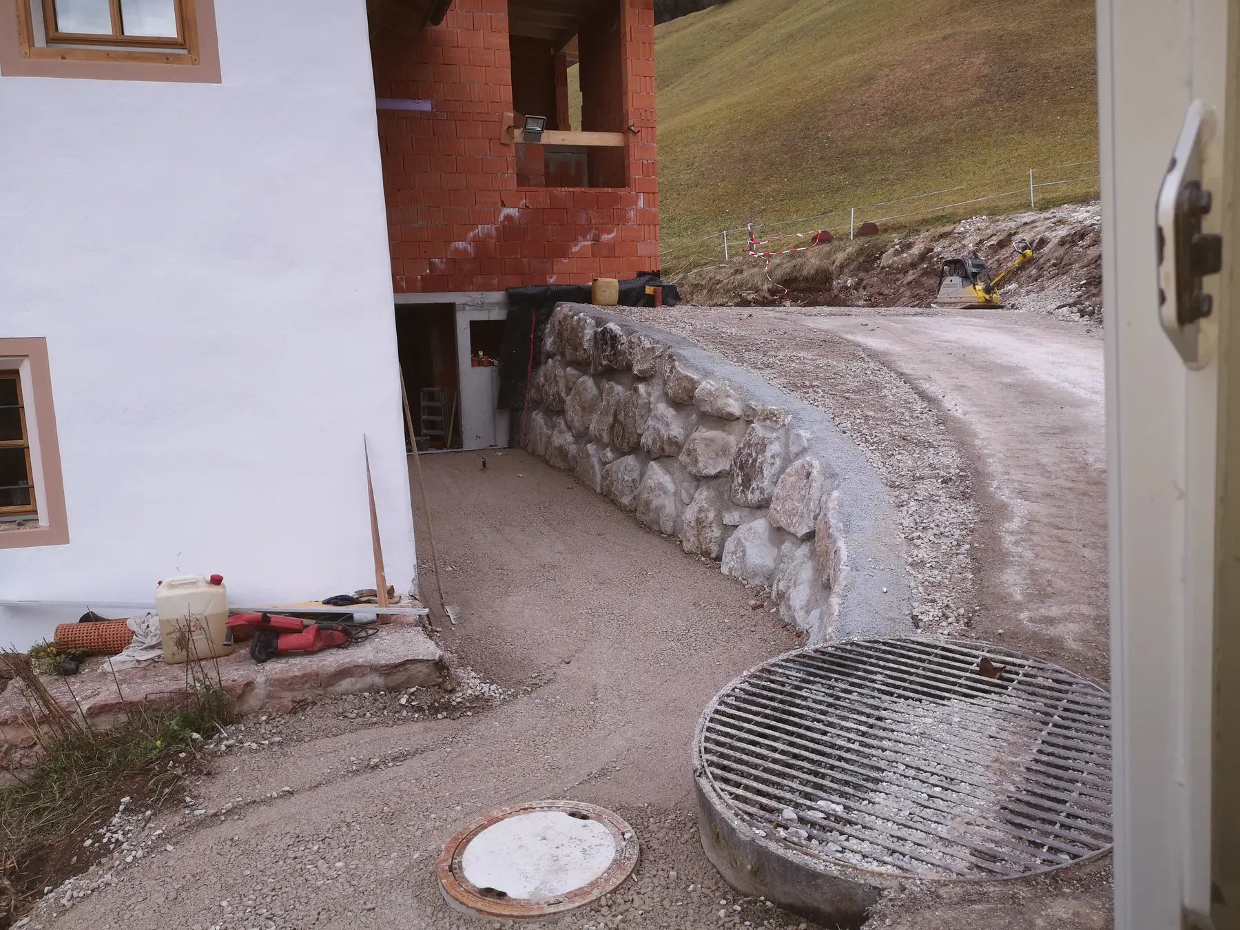 <div class="fw-semibold mb-1">Baustellenbilder 2019</div>