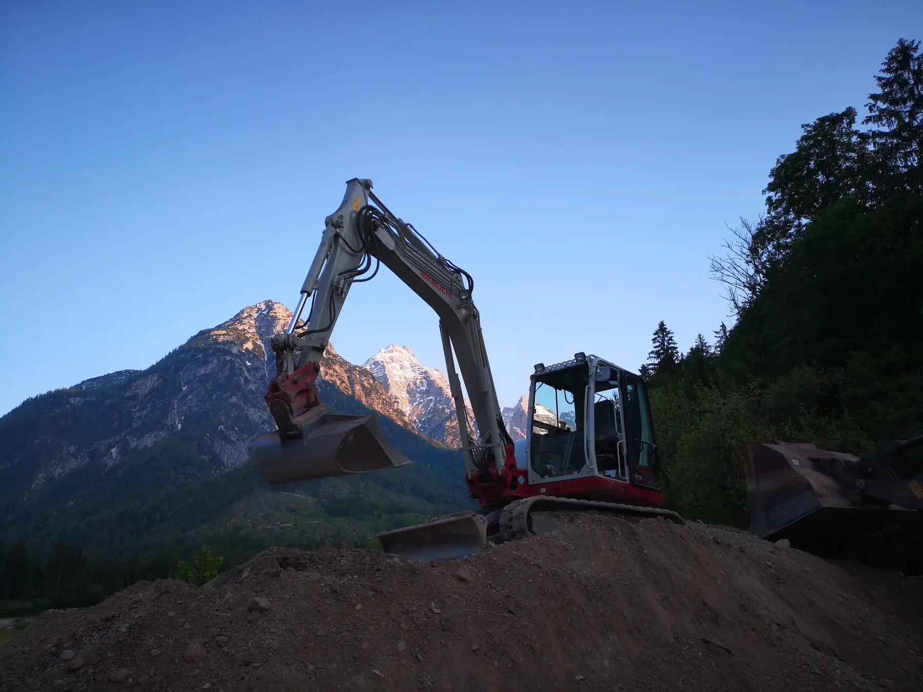 <div class="fw-semibold mb-1">Baustellenbilder 2019</div>