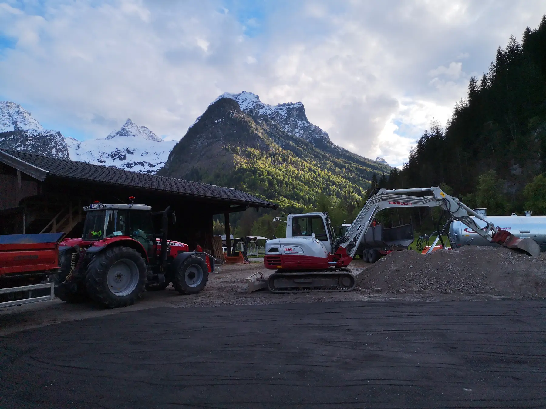 <div class="fw-semibold mb-1">Baustellenbilder 2019</div>