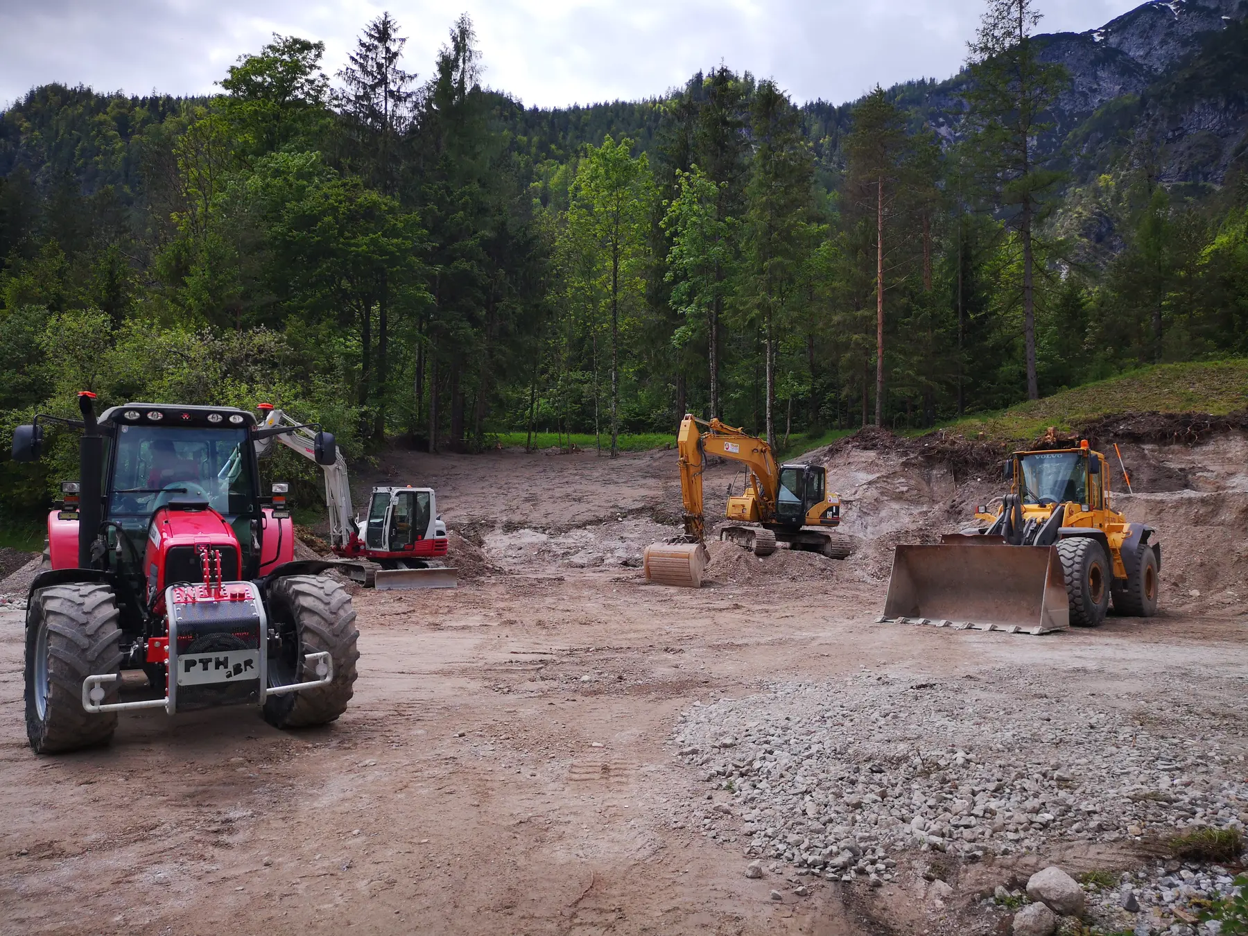 <div class="fw-semibold mb-1">Baustellenbilder 2019</div>