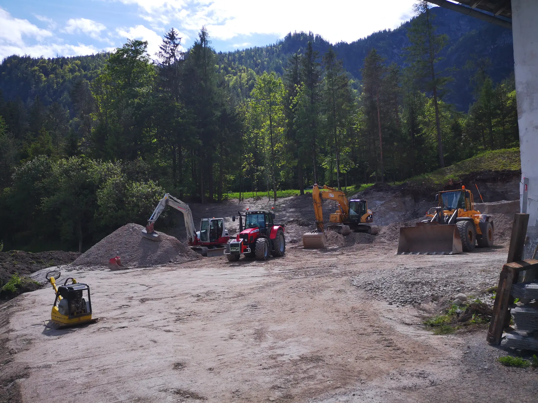 <div class="fw-semibold mb-1">Baustellenbilder 2019</div>