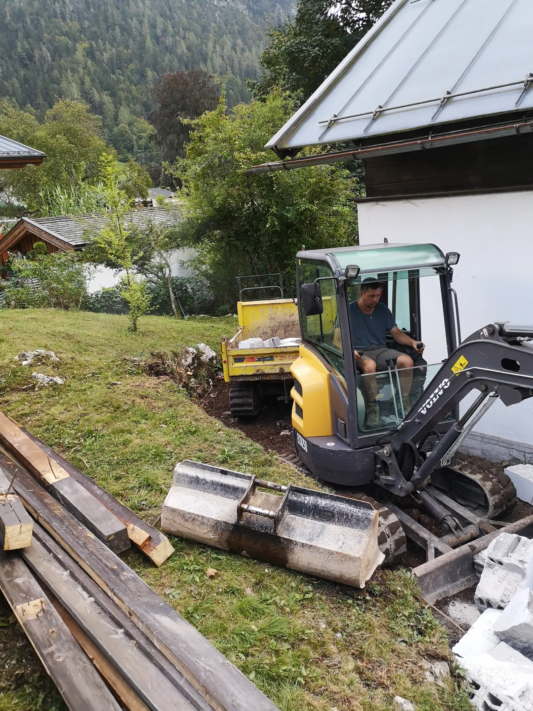 <div class="fw-semibold mb-1">Baustellenbilder 2020</div>