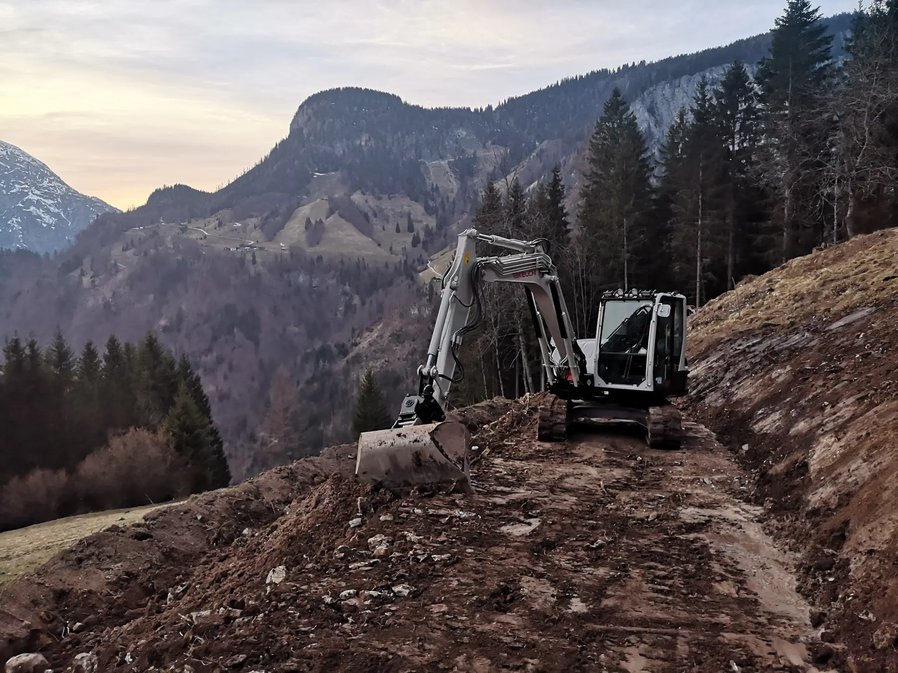 <div class="fw-semibold mb-1">Baustellenbilder 2020</div>