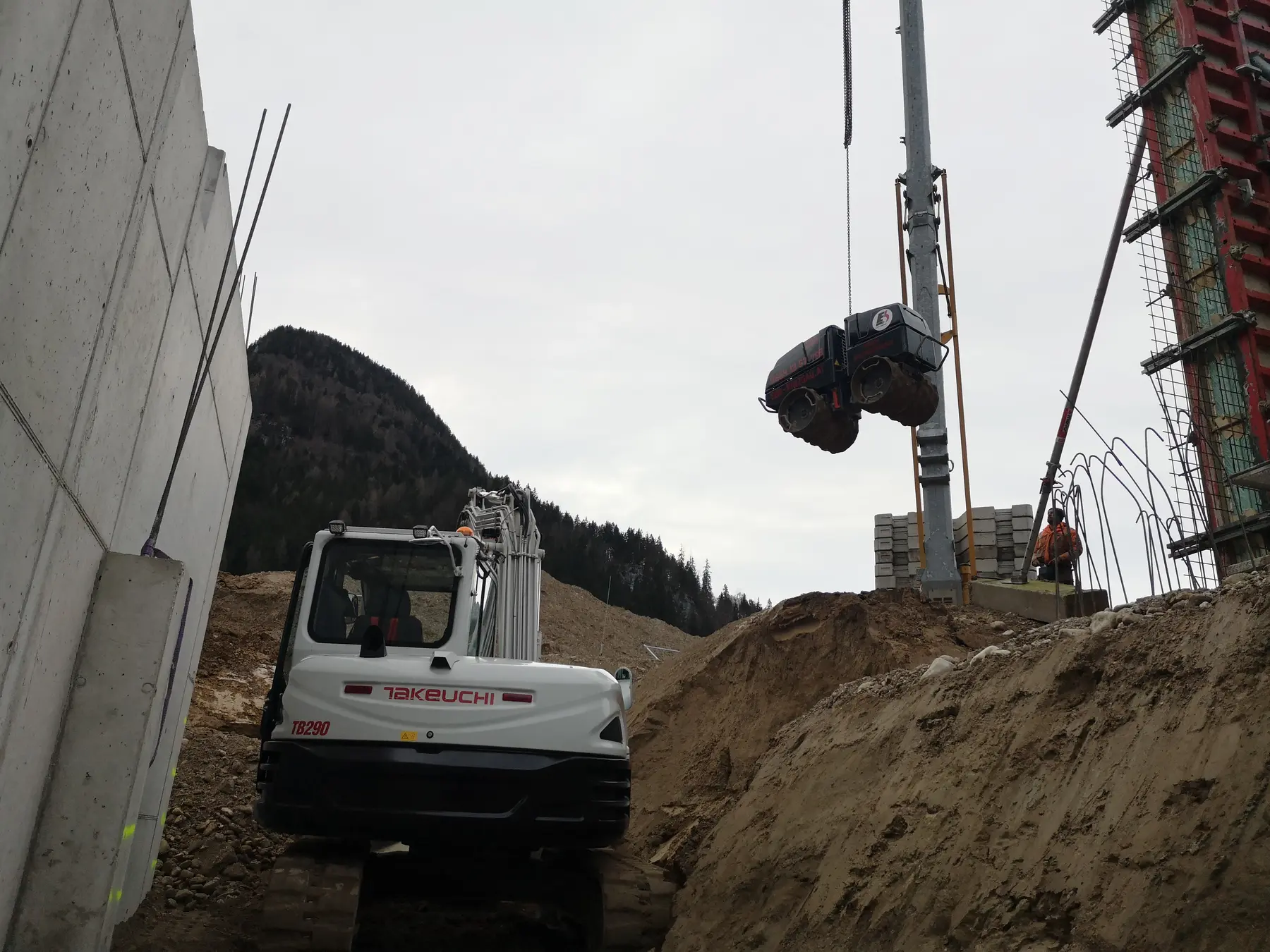 <div class="fw-semibold mb-1">Baustellenbilder 2023 - 2024</div>