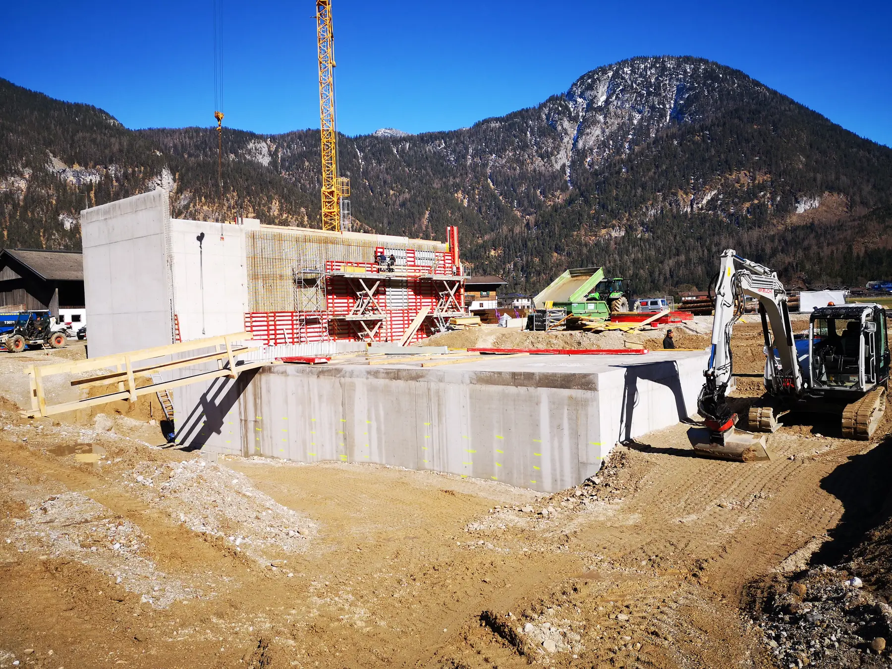 <div class="fw-semibold mb-1">Baustellenbilder 2023 - 2024</div>