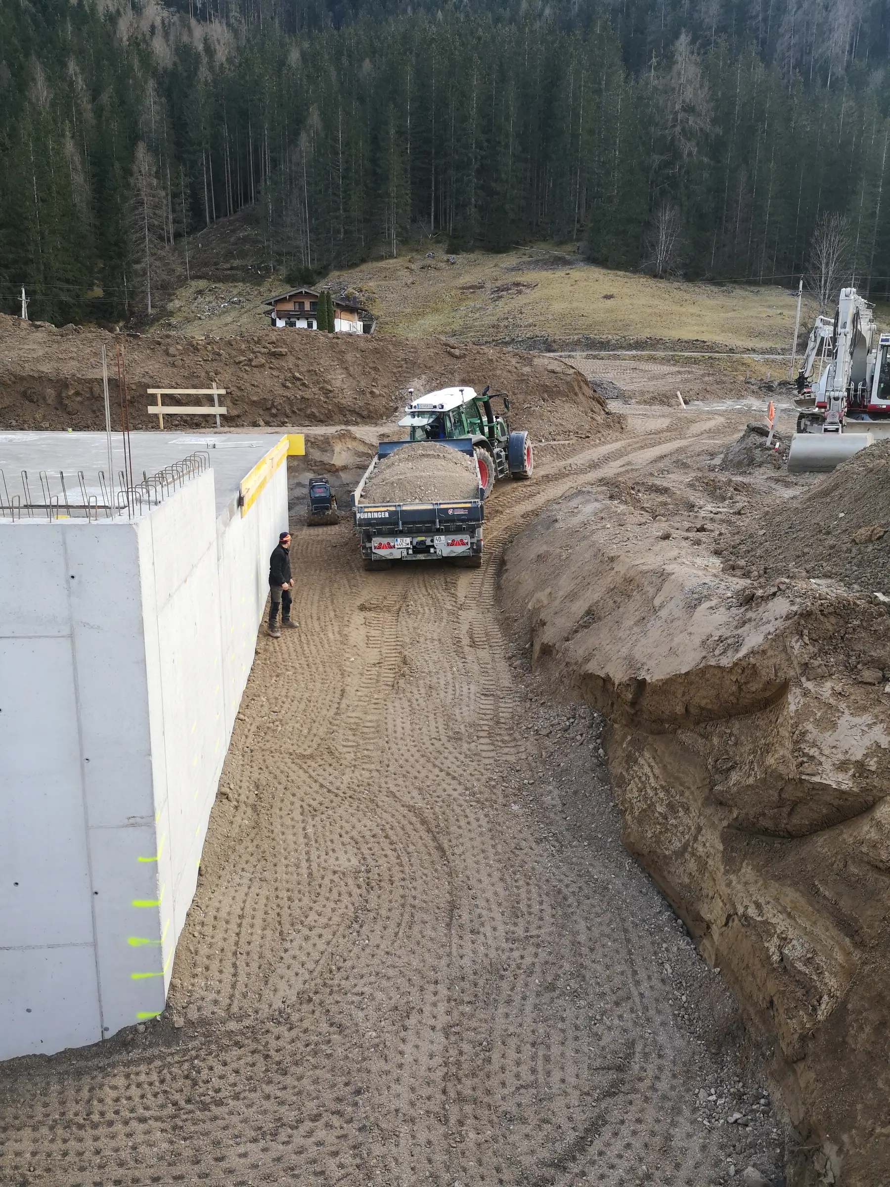 <div class="fw-semibold mb-1">Baustellenbilder 2023 - 2024</div>