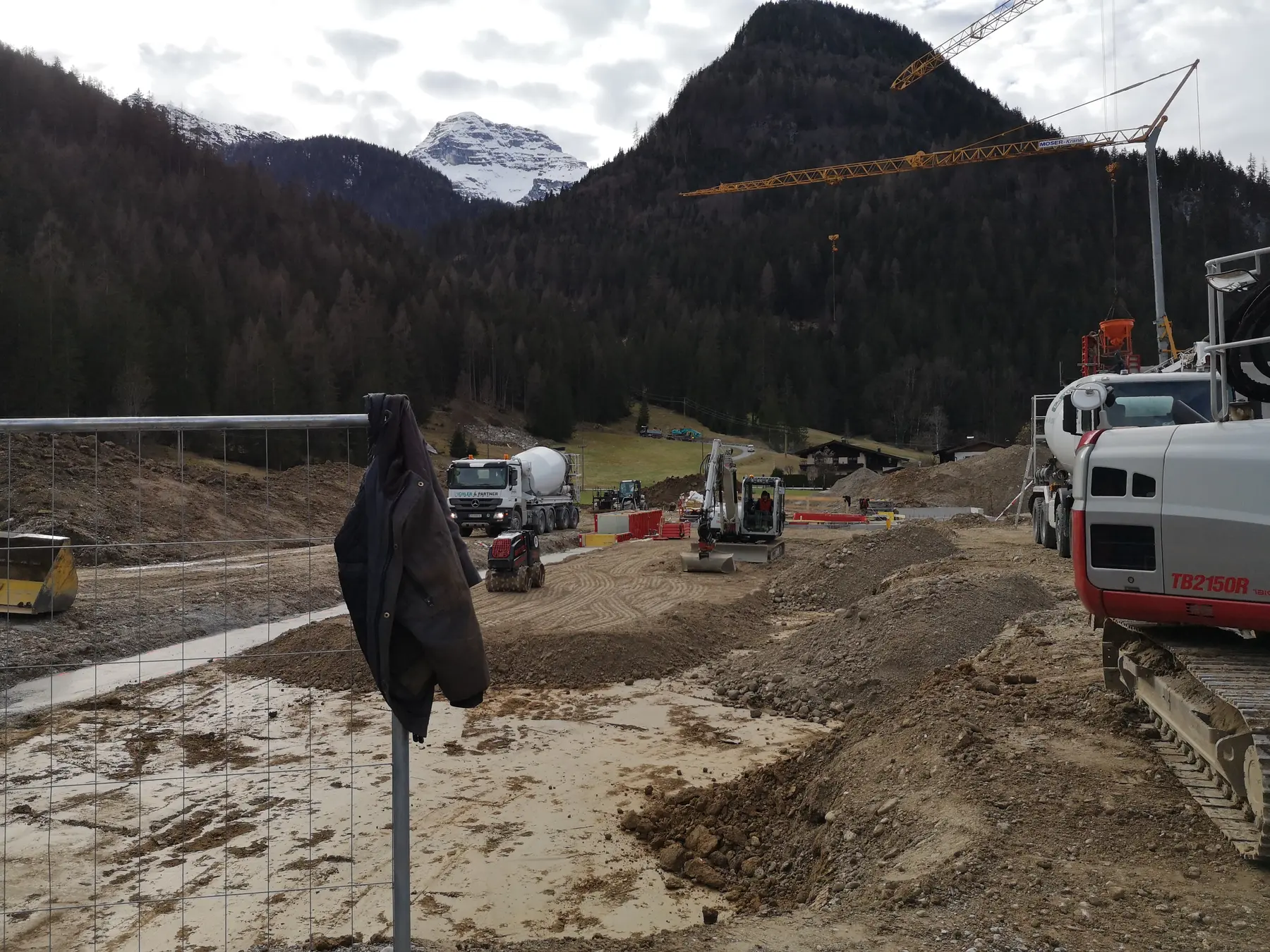 <div class="fw-semibold mb-1">Baustellenbilder 2023 - 2024</div>