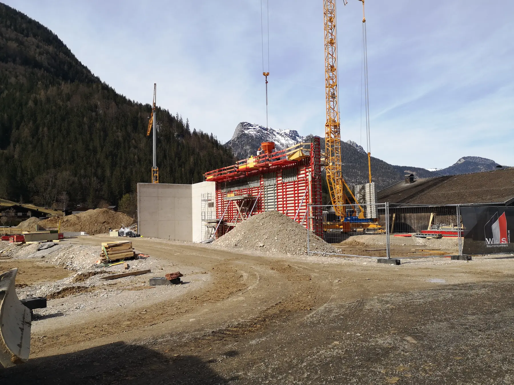 <div class="fw-semibold mb-1">Baustellenbilder 2023 - 2024</div>