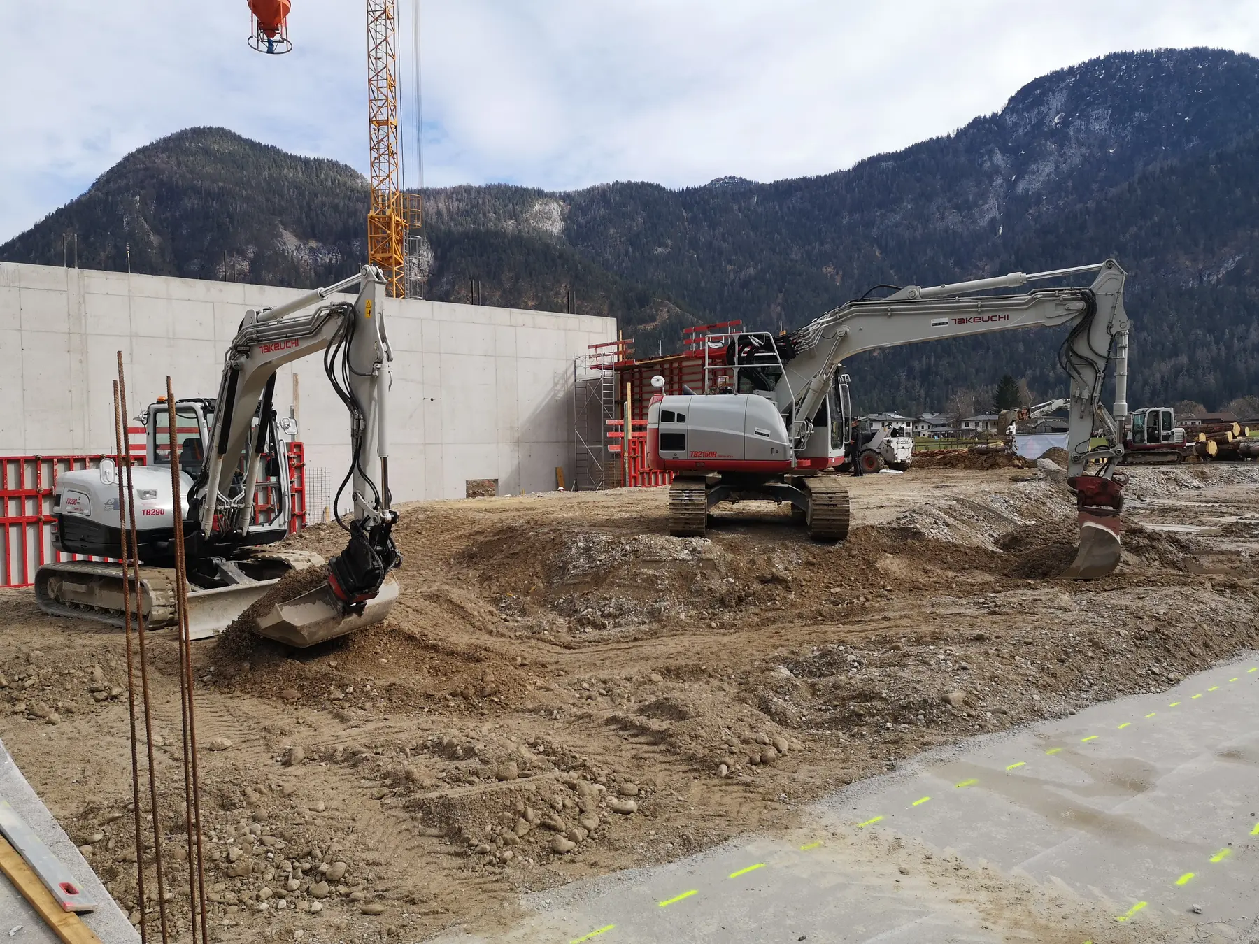 <div class="fw-semibold mb-1">Baustellenbilder 2023 - 2024</div>