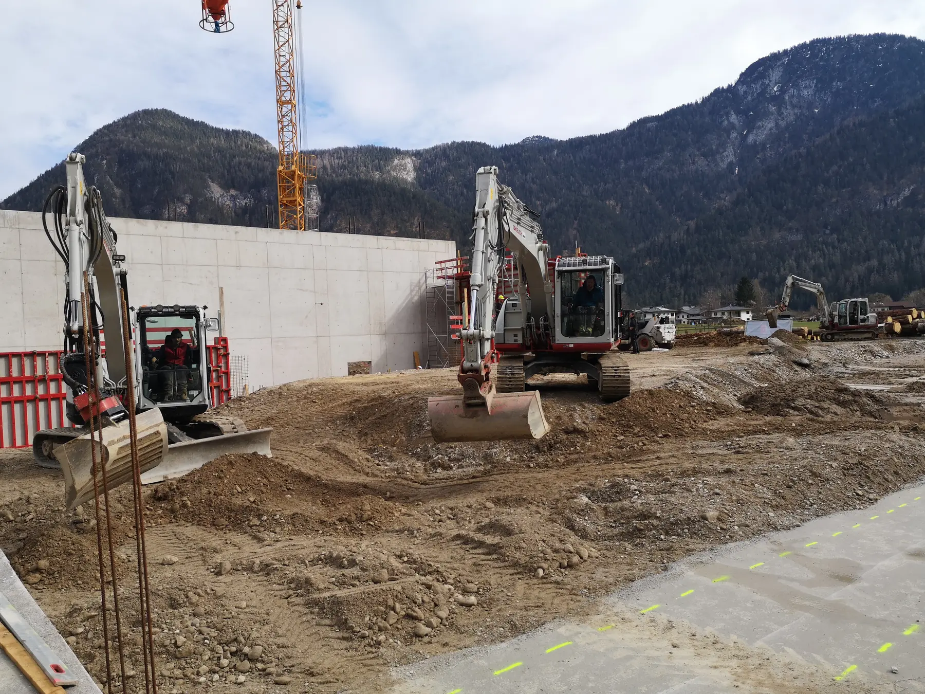 <div class="fw-semibold mb-1">Baustellenbilder 2023 - 2024</div>