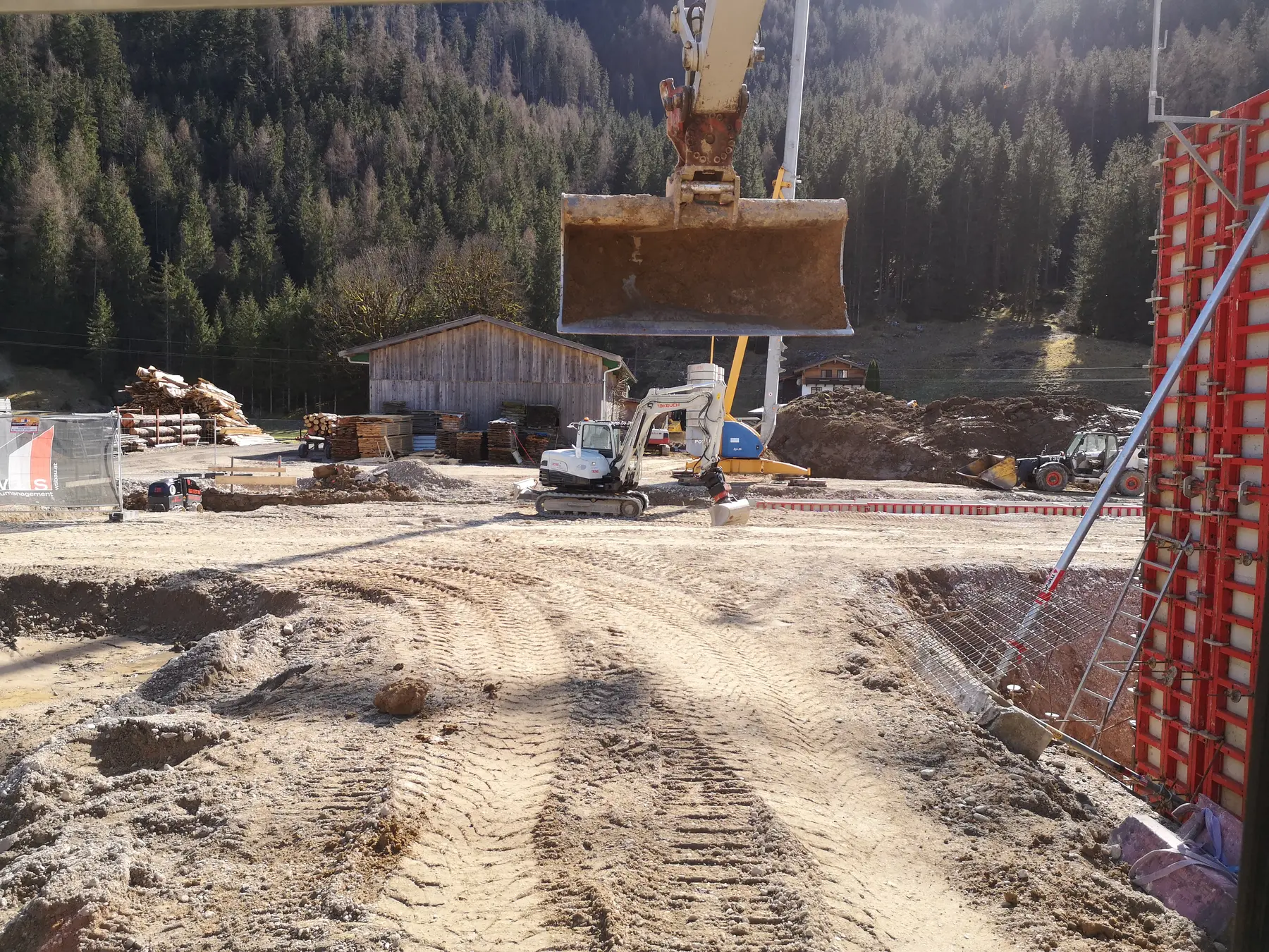 <div class="fw-semibold mb-1">Baustellenbilder 2023 - 2024</div>