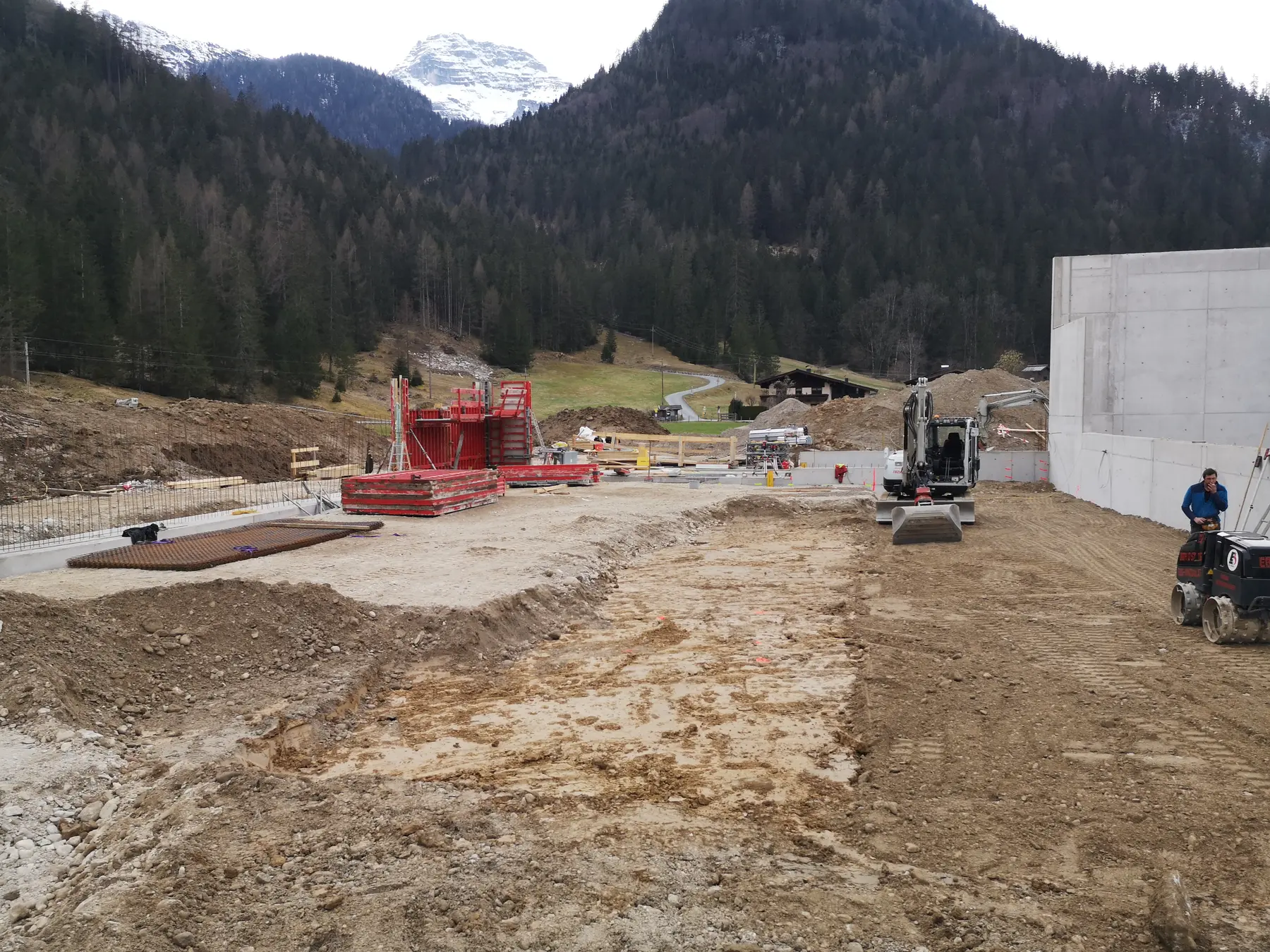 <div class="fw-semibold mb-1">Baustellenbilder 2023 - 2024</div>